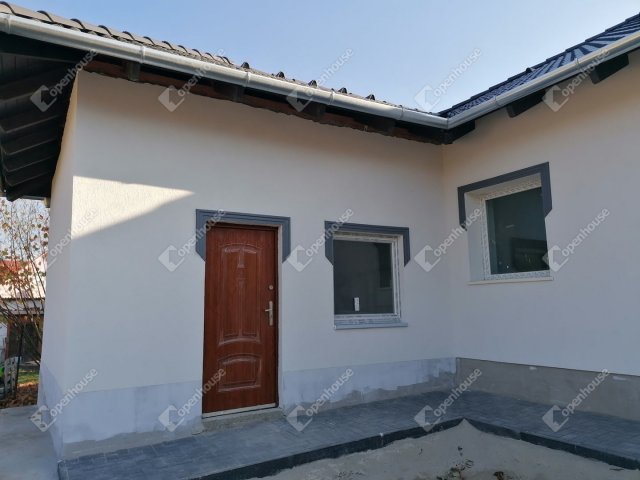 Eladó családi ház, Tápióságon 44.8 M Ft, 2 szobás