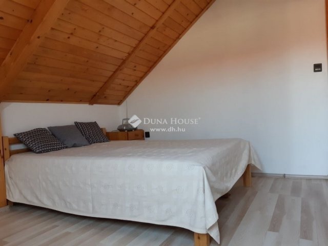 Eladó panellakás, Kecskeméten 38.4 M Ft, 3 szobás