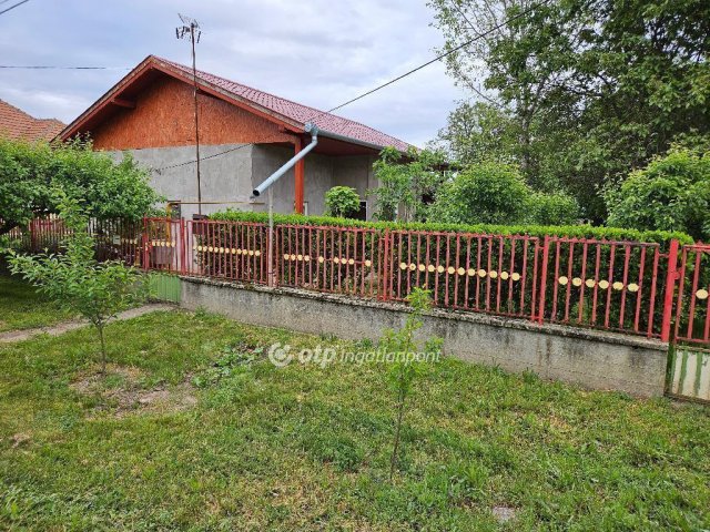 Eladó családi ház, Tiszaföldváron 19.5 M Ft, 3+1 szobás