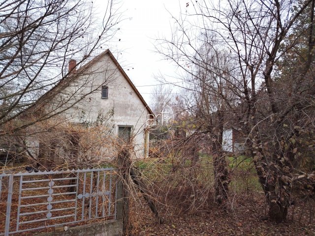 Eladó nyaraló, Szegeden 35 M Ft, 2 szobás / költözzbe.hu