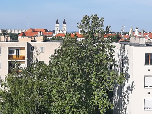 Eladó téglalakás, Veszprémben 40 M Ft, 2 szobás