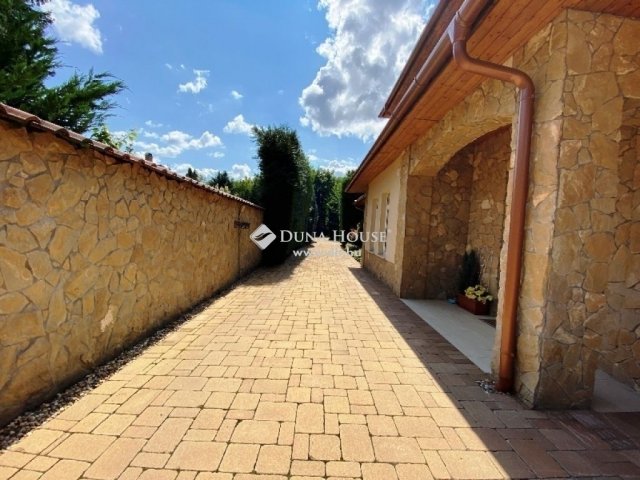 Eladó családi ház, Gödön 349 M Ft, 7 szobás
