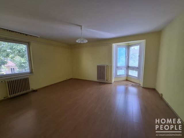 Eladó téglalakás, Szegeden 55.99 M Ft, 3 szobás