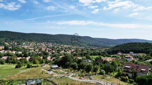 Eladó családi ház, Pilisszentkereszten 249.9 M Ft, 7 szobás