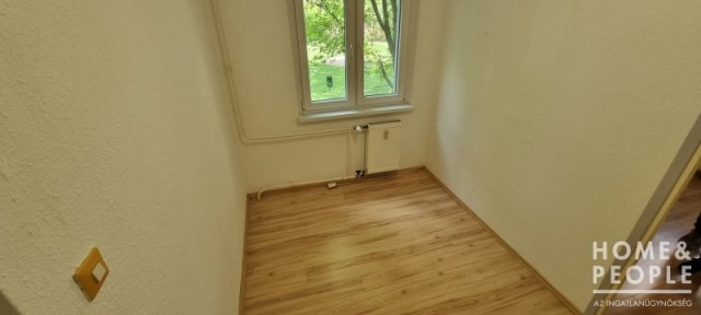 Eladó téglalakás, Szegeden 52.99 M Ft, 1+2 szobás