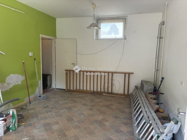Eladó családi ház, Kecskeméten 150 M Ft, 7 szobás