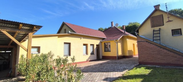 Eladó családi ház, Eplényen 110 M Ft, 5 szobás