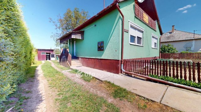 Eladó családi ház, Szakolyon 37.8 M Ft, 3+1 szobás