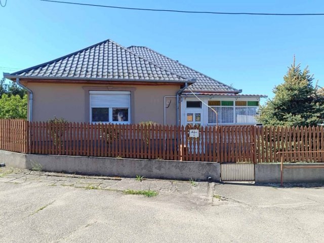 Eladó családi ház, Nagyhalászban 29.9 M Ft, 3 szobás