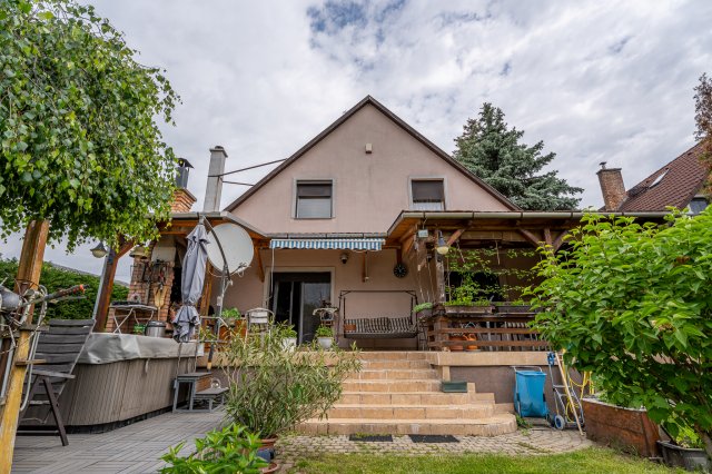 Eladó családi ház, Kistarcsán 179.9 M Ft, 4 szobás