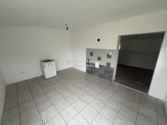 Eladó családi ház, Pilisen 25 M Ft, 2 szobás