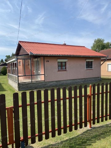 Eladó nyaraló, Balatonmáriafürdőn 52.99 M Ft, 3 szobás