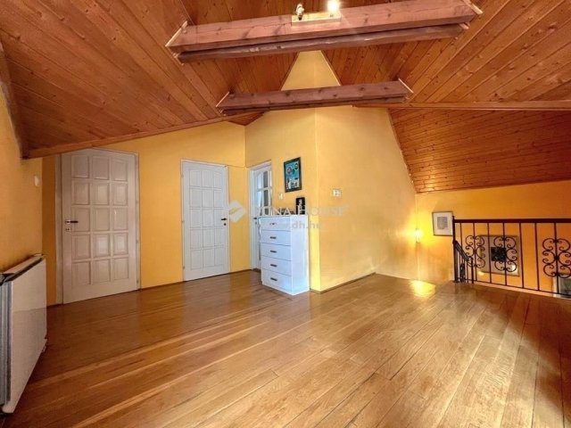 Eladó családi ház, Szentendrén 197.9 M Ft, 6 szobás