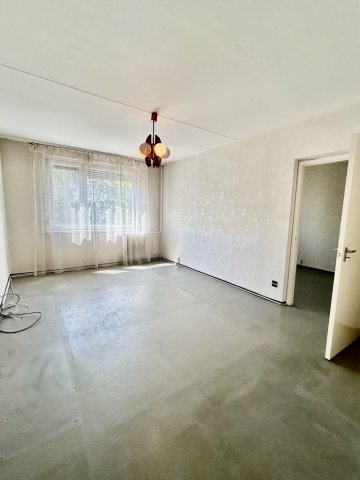 Eladó panellakás, Debrecenben 59.8 M Ft, 4 szobás