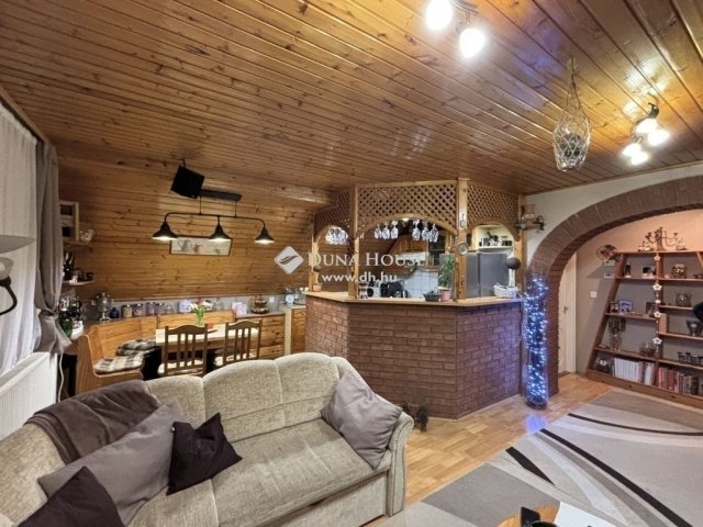Eladó családi ház, Dunavarsányban 95 M Ft, 7 szobás