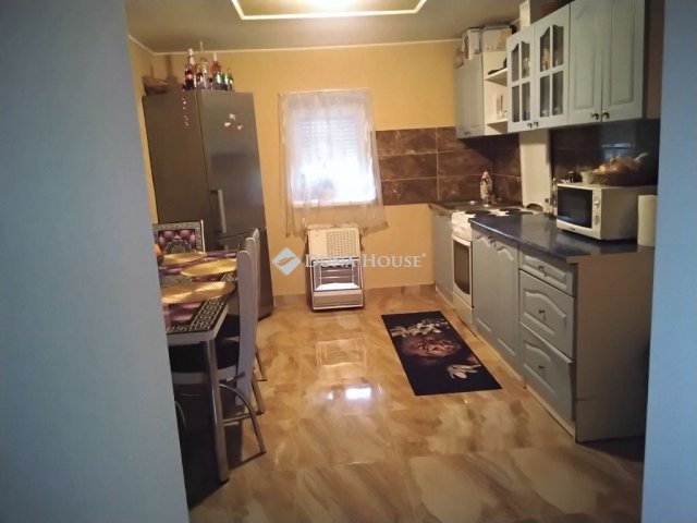 Eladó családi ház, Nagybajomban 21 M Ft, 1 szobás