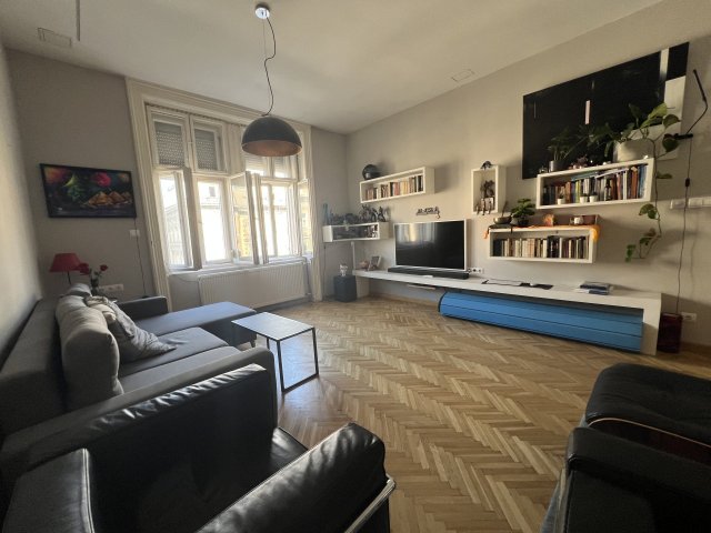 Eladó téglalakás, Budapesten, VI. kerületben 83.9 M Ft, 2 szobás