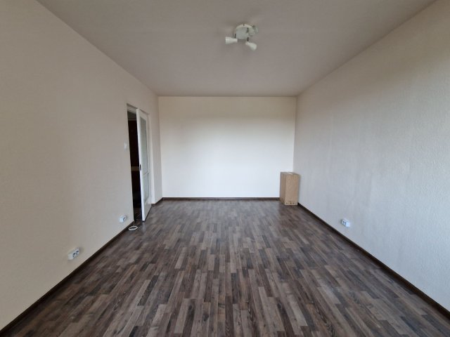 Kiadó panellakás, albérlet, Szolnokon 120 E Ft / hó