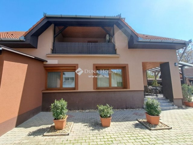 Eladó családi ház, Baján 89 M Ft, 4 szobás