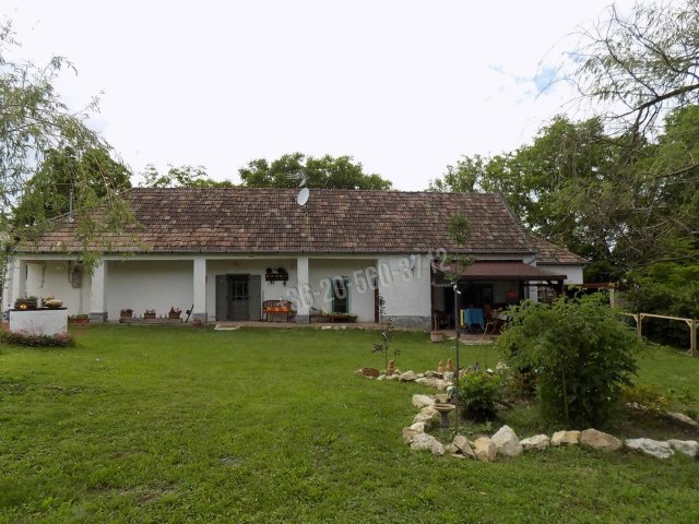 Eladó családi ház, Bakonyszücsön 49.9 M Ft, 2 szobás