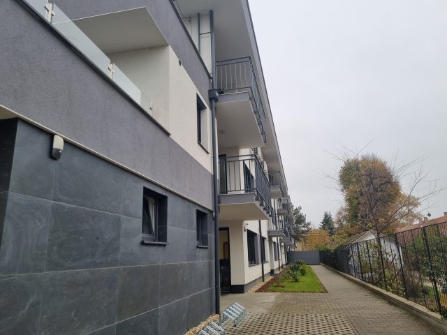 Eladó téglalakás, Esztergomban 51.9 M Ft, 2 szobás