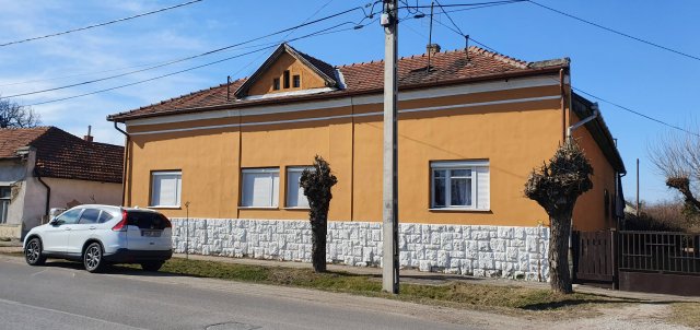Eladó családi ház, Mezőcsáton, Kossuth utcában 25 M Ft