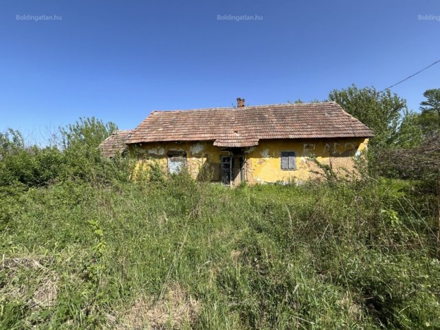 Eladó családi ház, Csömenden 2.9 M Ft, 3 szobás