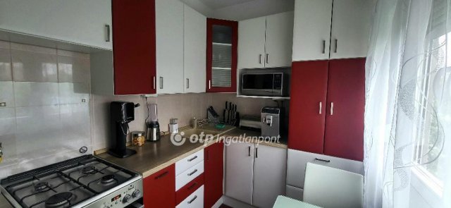 Eladó panellakás, Győrött 47.99 M Ft, 1+2 szobás