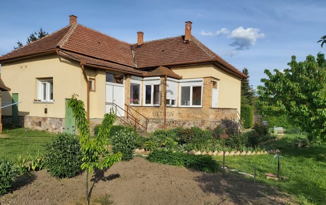 Eladó családi ház, Jászapátiban 27.9 M Ft, 3 szobás