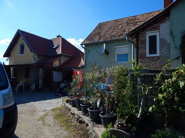 Eladó családi ház, Gyulakeszin 120 M Ft, 5+3 szobás