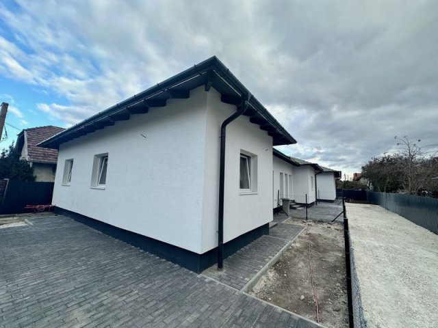 Eladó ikerház, Tárnokon 74.4 M Ft, 4 szobás