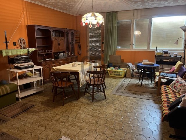 Eladó családi ház, Pakson 42 M Ft, 6 szobás