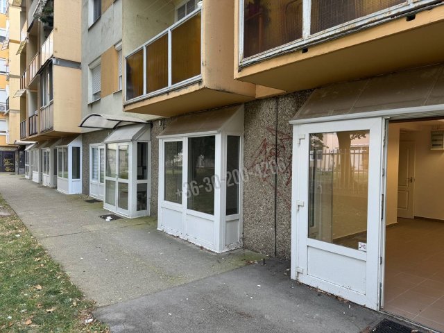Eladó üzlethelyiség, Mosonmagyaróváron 32.99 M Ft