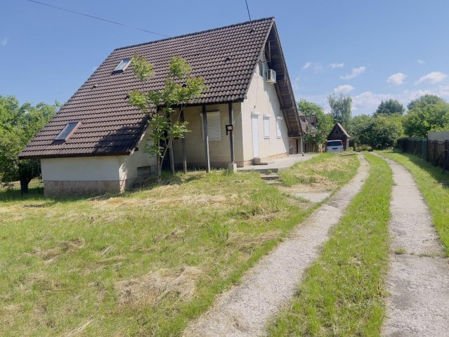 Eladó családi ház, Tatán 35 M Ft, 5 szobás