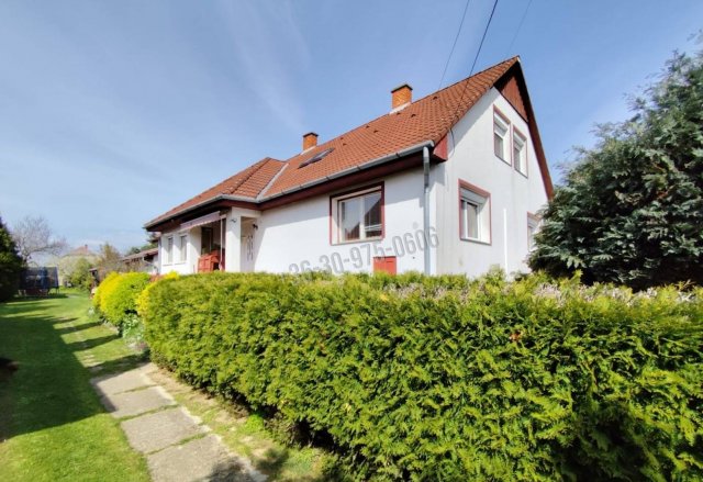 Eladó családi ház, Bőn 79 M Ft, 5+5 szobás