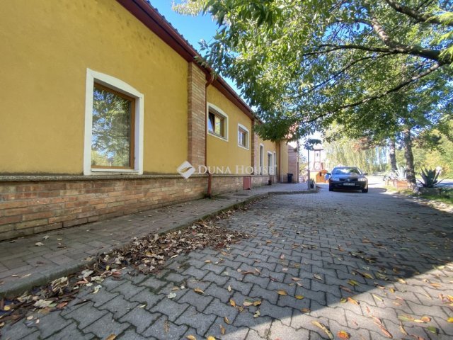 Eladó ipari ingatlan, Bakonyjákón 600 M Ft / költözzbe.hu