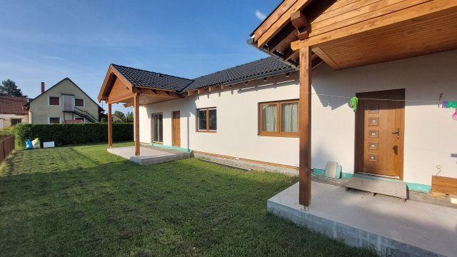 Eladó ikerház, Balatonmáriafürdőn, Akácfa utcában 45 M Ft