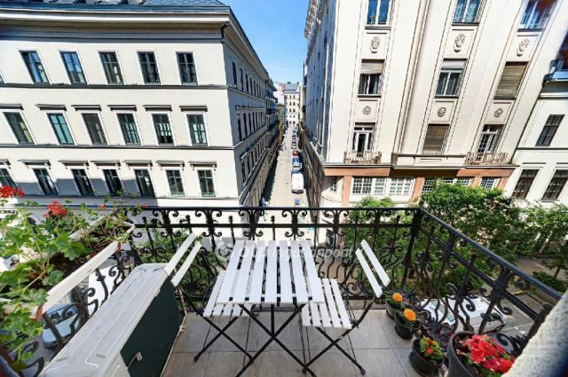 Eladó téglalakás, Budapesten, VII. kerületben 80.5 M Ft