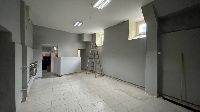Kiadó iroda, Debrecenben 240 E Ft / hó, 4 szobás