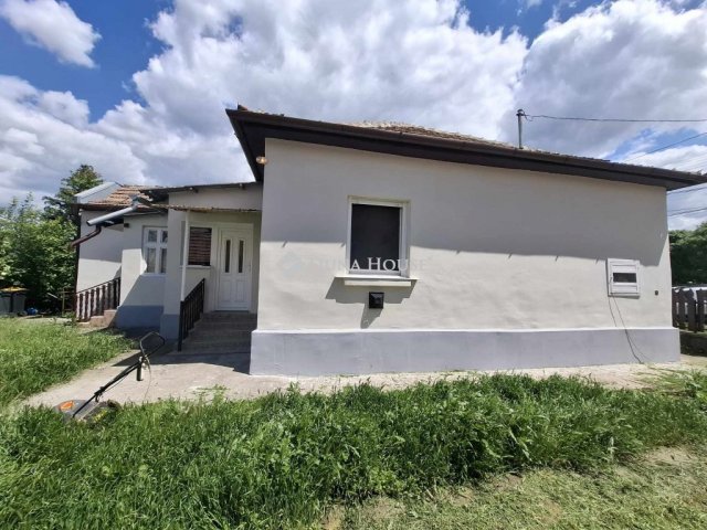 Eladó családi ház, Újszászon 21.9 M Ft, 3 szobás