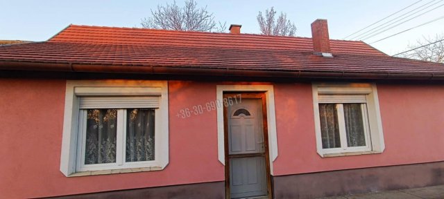 Eladó családi ház, Kunszentmiklóson 19.9 M Ft, 2 szobás