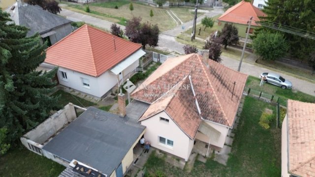 Eladó családi ház, Lábatlanon 45 M Ft, 3 szobás