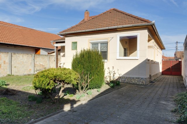 Eladó családi ház, Győrött, Kis utcában 60 M Ft, 3 szobás