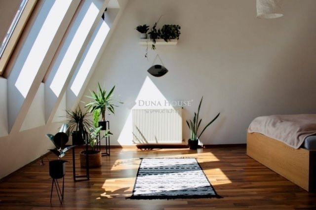 Eladó téglalakás, Budapesten, VI. kerületben 82.6 M Ft, 2 szobás