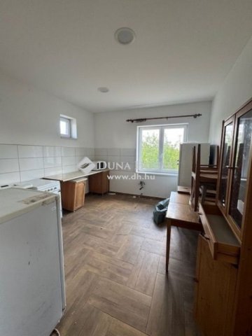 Eladó családi ház, Újfehértón 59.4 M Ft, 8 szobás