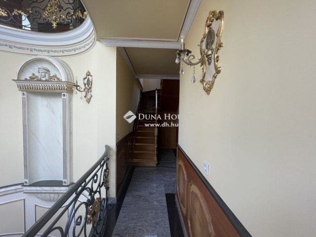 Eladó családi ház, Budakeszin 220 M Ft, 7 szobás