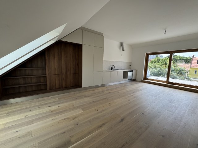 Eladó téglalakás, Pécsett 112.9 M Ft, 3 szobás