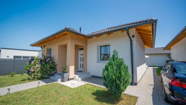 Eladó családi ház, Siófokon 151.5 M Ft, 3 szobás