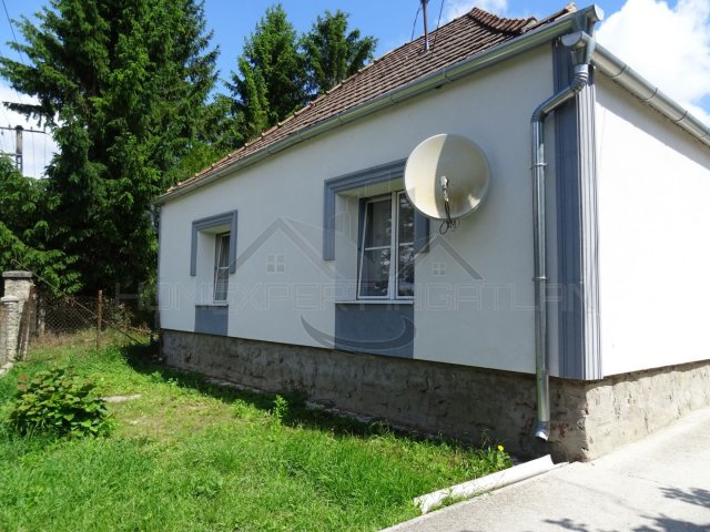 Eladó családi ház, Kajárpécen 43.9 M Ft, 3 szobás