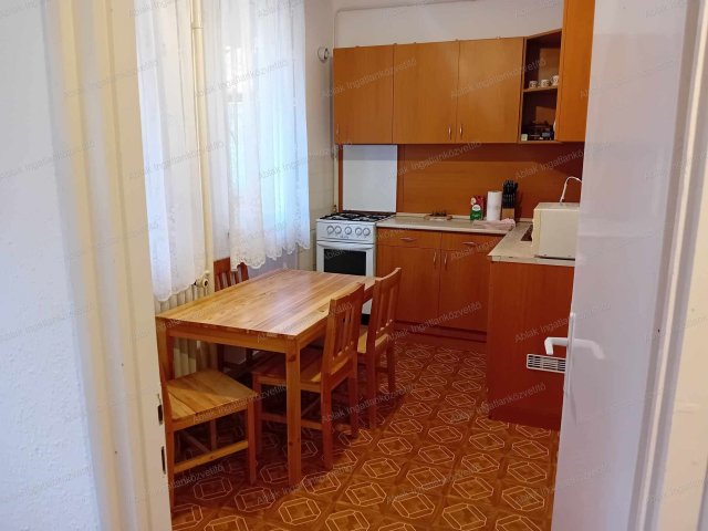 Kiadó téglalakás, albérlet, Kecskeméten 160 E Ft / hó